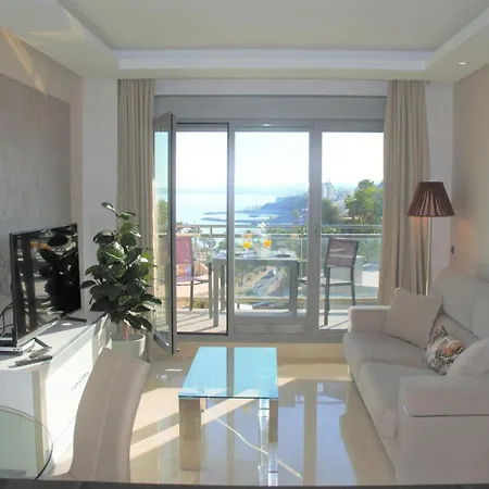 Bay View Luxury Apartment, Amazing Sea View & Pool *