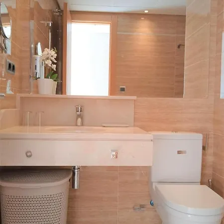Bay View Luxury Apartment, Amazing Sea View & Pool Apartment *