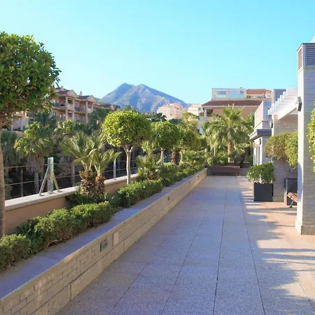 Bay View Luxury Apartment, Amazing Sea View & Pool Apartment